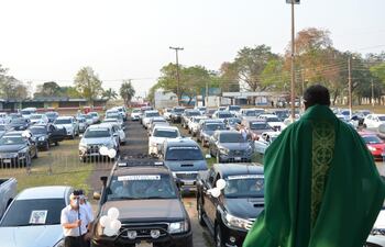 Organizan auto misa para orar por secuestrados.