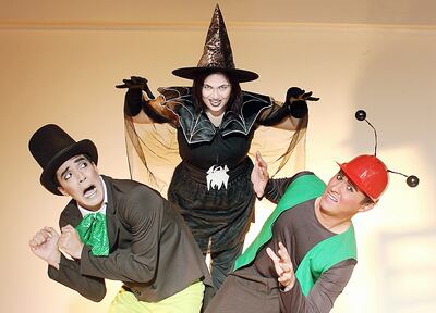 La obra infantil “La cigarra y la hormiga”, inspirada en la fábula de Esopo del mismo nombre, es una de las propuestas del día.