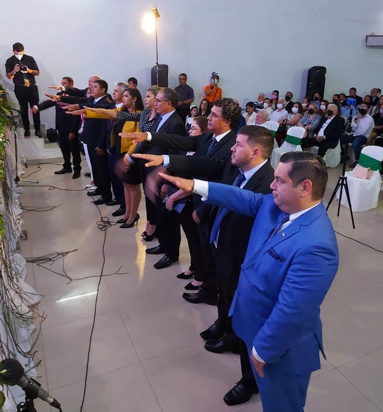 Los nuevos ediles también juraron ayer. 