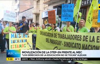 Docentes protestan para insistir en el rechazo al sistema de plurigrado