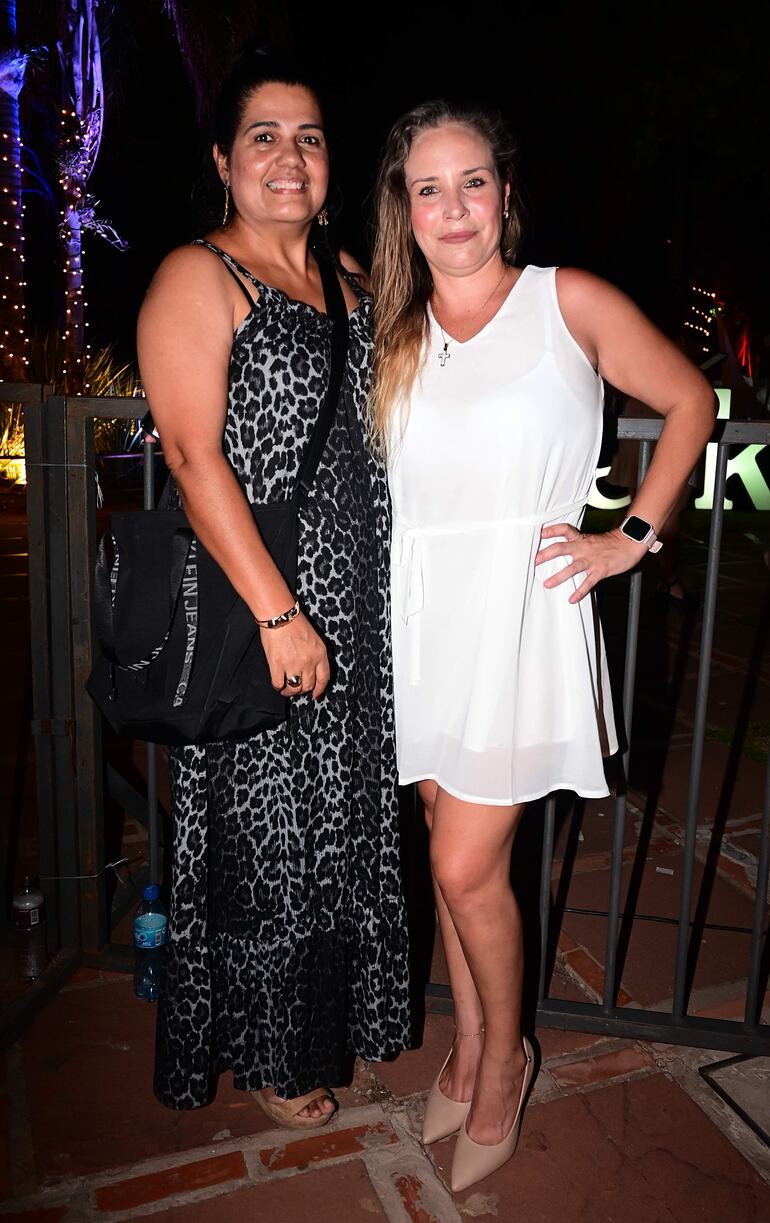 Ambar Acosta y Claudia Valdez en el Club Deportivo Sajonia.