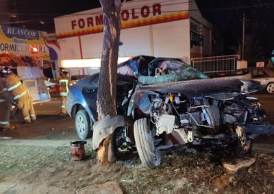 En estas condiciones quedó el automóvil y su conductor fue derivado al Hospital de Trauma.