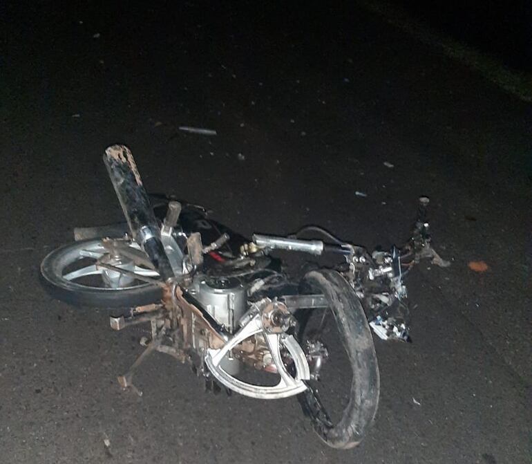 El motociclista perdió la vida tras la colisión.