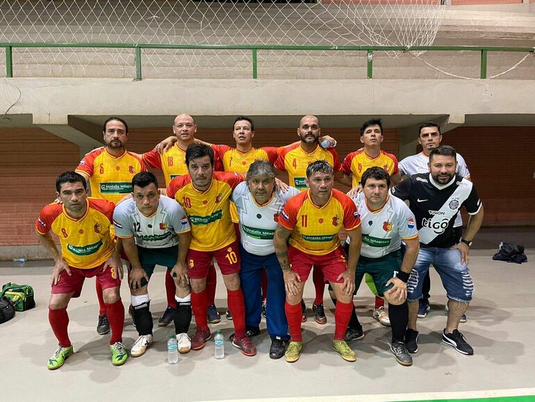 La selección de Fernando de la Mora que consiguió el bicampeonato nacional de la categoría mayores de 40 años.
