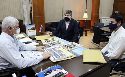 El estudio de factibilidad fue entregado ayer al ministro del MOPC, Arnoldo Wiens.
