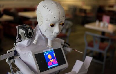 Cira, la robot egipcia que lucha contra el Covid-19.