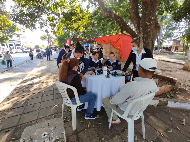 La atención sanitaria se desarrolló en un sector de la plaza Mariscal López de esta ciudad