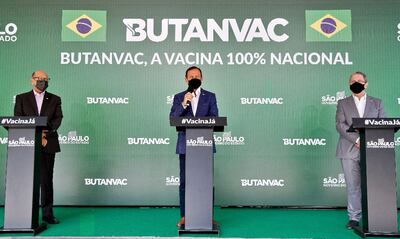 El gobernador de São Paulo,  João Doria (c), anuncia el desarrollo de la vacuna brasileña “ButanVac” contra el covid-19.