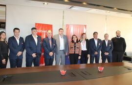 Representantes de Sudameris y del Club Deportivo Puerto Sajonia, durante sellaron importante acuerdo.