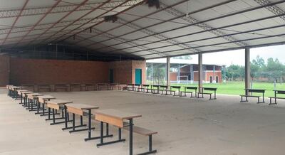 Patio de la escuela Cornelius Sawatzky, una de las instituciones que no reciben más el almuerzo escolar.