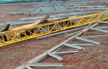 La torre de línea de 500 kV cayó sobre el obrero, quien murió aplastado, según el informe forense.