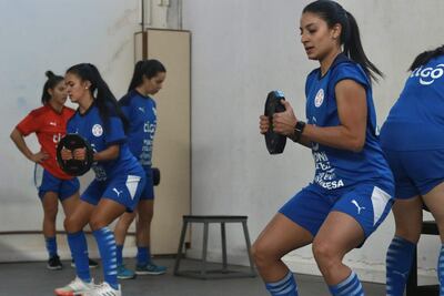 Sol Escobar (der.) y Claudia Romero (izq.) con intenso trabajo físico para los Odesur. @APF