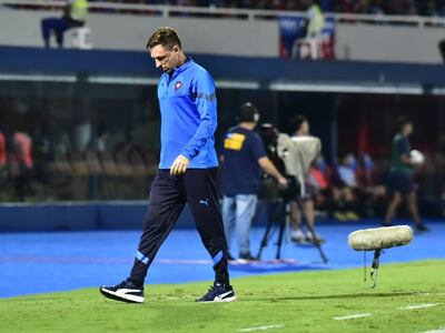 El argentino Facundo Sava, entrenador de Cerro Porteño, en el partido contra Guaireña por la decimoquinta jornada del torneo Apertura 2023 del fútbol paraguayo en el estadio La Nueva Olla, Asunción.