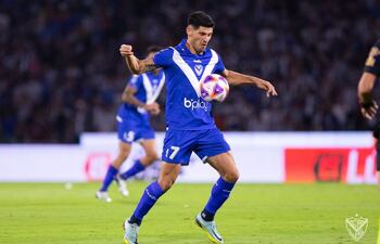 José Florentín, futbolista paraguayo de Vélez, que hoy enfrenta a Defensa y Justicia.
