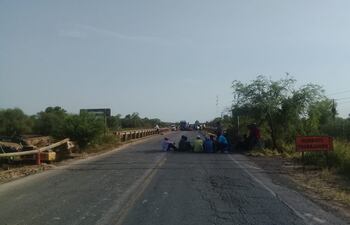 Cierre de ruta, nativos de la comunidad La Patria se movilizaron hasta la zona de Río Verde.