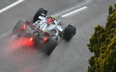 El Mercedes del británico Lewis Hamilton durante la clasificación para la carrera sprint del Gran Premio de Emilia-Romagna.