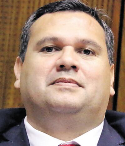 El diputado Derlis Maidana (ANR-HC), antes que negar que sea su voz la del audio, dijo que recibe muchos pedidos similares.