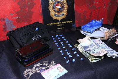 Droga y dinero incautados de la vivienda.