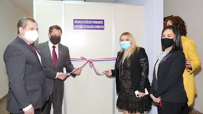 Eugenio Jiménez Rolón, Alberto Martínez Simón, María Teresa González de Daniel, en el acto de habilitación de la Oficina de Atención Permanente para víctimas de violencia doméstica.