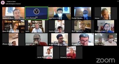 Reunión vía zoom de concejales en la que dieron permiso a Augusto Wagner para ocupar la banca de Celeste Amarilla.