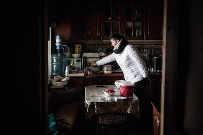 La Fundación del Español Urgente (FundéuRAE), promovida por la Agencia EFE y la RAE, recuerda que el significado del verbo “acuciar” es ‘apremiar’ o ‘inquietar’, no así ‘agravar’, para lo que se emplea “agudizar”.