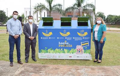 Fernando Sosa, Carlos Jara y Mabel Ramírez durante el acto realizado en la ciudad de Luque.