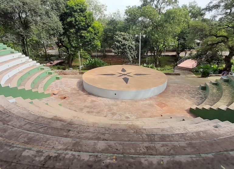 La plaza Ykua La Patria, donde se instaló el primer asentamiento de la ciudad de Caaguazú. Estaba compuesto por 17 familias.