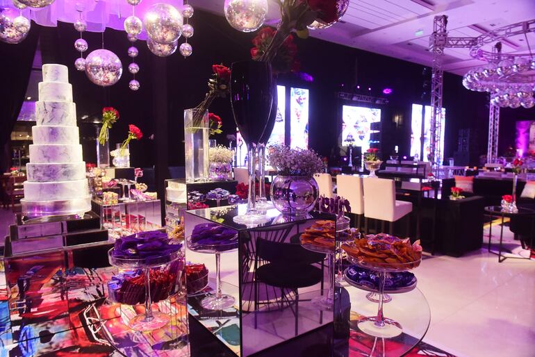 El servicio de catering y la mesa de dulces estuvo a cargo De La Casa Pederzani.