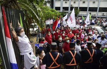 Sindicatos de IPS exigen pago de gratificaciones por exposición al covid