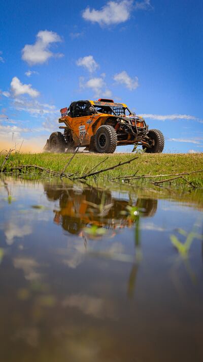 Óscar Santos y Mirna Pereira se adjudcaron la general de la categoría UTV y la Clase UTV Turbo, al mando de un Can Am Maverick. La prueba estuvo bastante complicada por la lluvia (Fotos gentileza JJ López y ACMT).