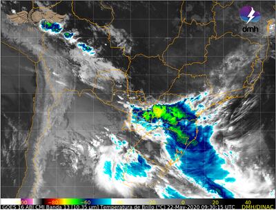 Imagen satelital que muestra el avance de los núcleos de tormentas sobre el territorio paraguayo.