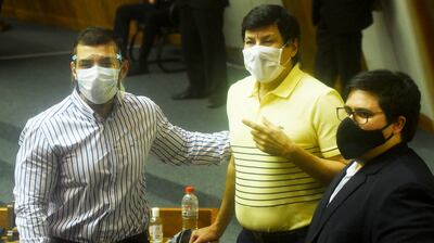 El vicelíder del bloque cartista, diputado  Walter Harms (c), mocionó la aprobación de comisiones para estudiar la intervención de  Encarnación y San Antonio, ambos administrados por opositores.