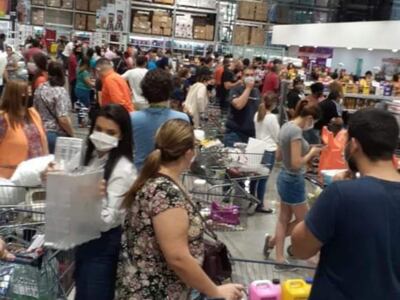 Supuesta aglomeración en el supermercado Fortis.