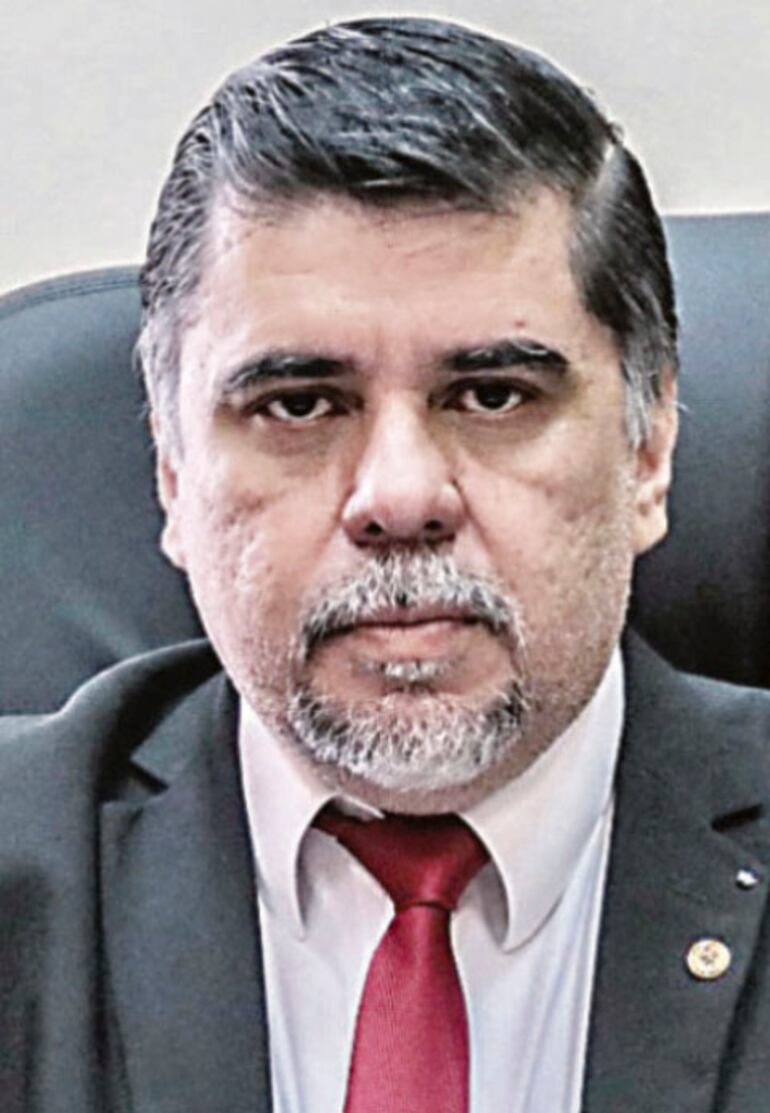 Carlos Borba, ministro de Salud Público.
