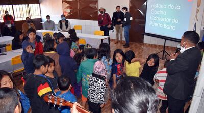 Acto de inauguración de la cocina comedor para 78 familias aché.
