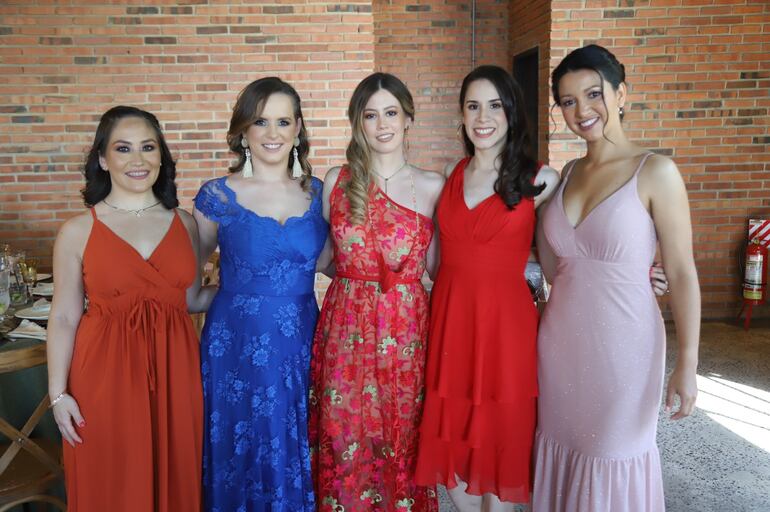 Alexia Butrelov, Giselle Arce, Alicia Galeano, Bibiana Zayas y Margarita Corvalán.