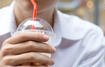 La ordenanza contempla la prohibición gradual de la entrega de las pajitas de un solo uso.