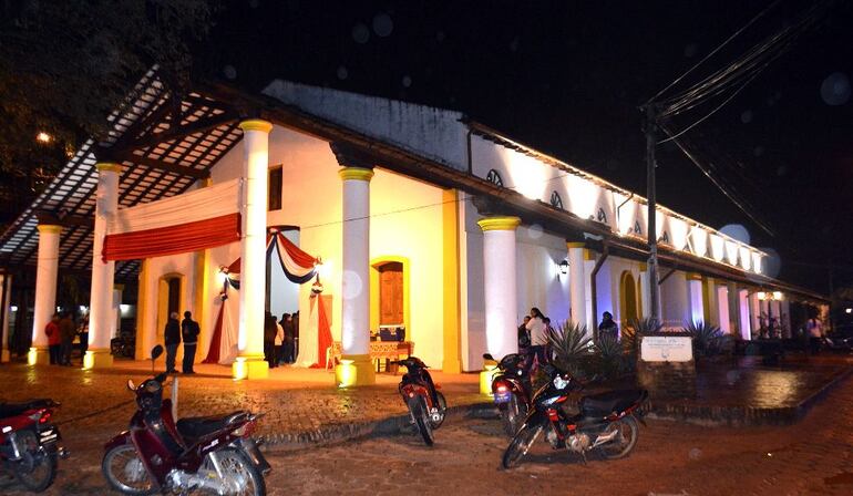 Catedral erigida al protector y patrono San Pedro Apóstol.