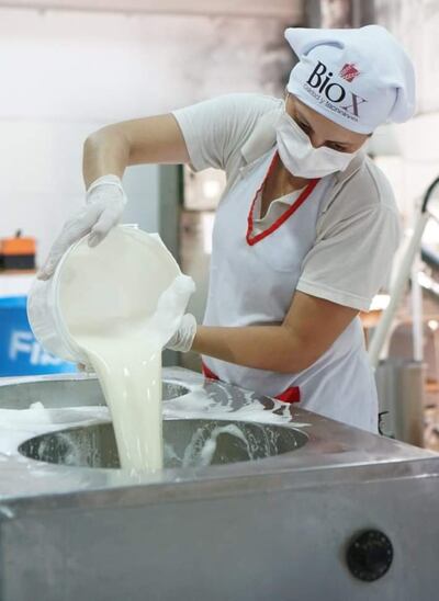 La planta procesadora de alimentos tiene una capacidad de producción de 4.000 litros de leche de soja por día.