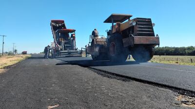 Construcción de 22 kilómetros de capa asfáltica en Coratei de Ayolas y el distrito de Yabebyry.