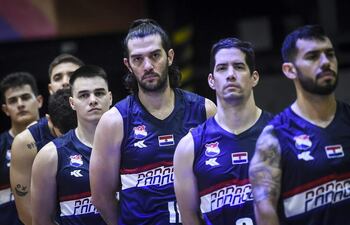 Jorge Martínez (i), Jorge Sequera, Lucho Ljubetic y Titi Riveros, en el finde de partidos. (FIBA)