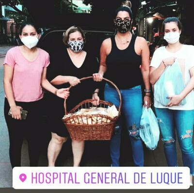 Ellas son algunas de las voluntarias que visitan los hospitales para llevar alegría y una merienda calentita.