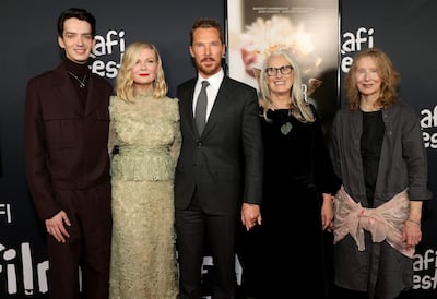 Kodi Smit-McPhee, Kirsten Dunst, Benedict Cumberbatch, Jane Campion, y Frances Conroy en la presentación de "The Power Of The Dog". El filme tendrá su estreno en Netflix el próximo 1 de diciembre.