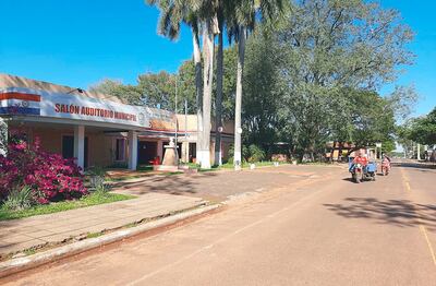 Centro urbano del distrito sampedrano, distante a 230 kilómetros de Asunción y a 40 kilómetros al sur de la capital departamental.