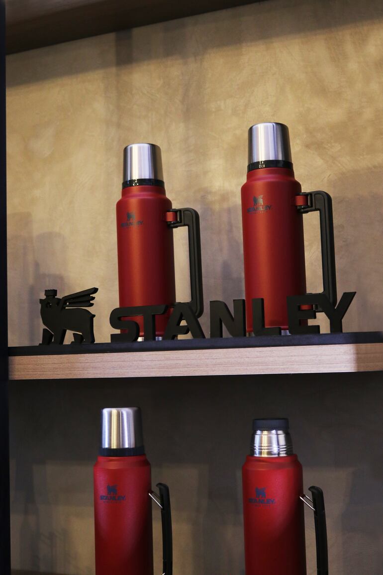 Los termos Stanley soy ideales para usar en el trabajo, el gimnasio, los paseos o en la casa.