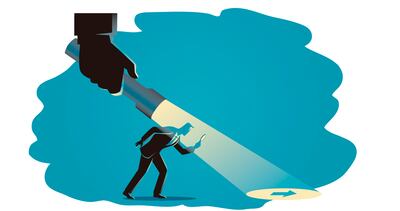 Resolviendo cuentos policiales.