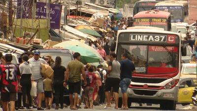 Movimiento comercial en zona del Mercado 4 de Asunción.