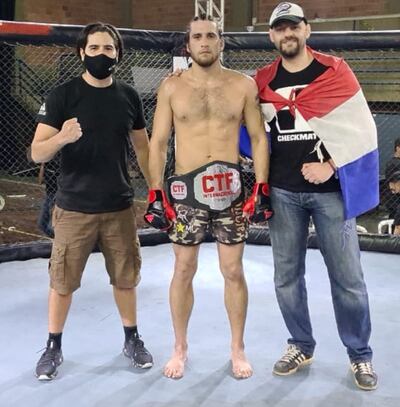 Coorssen se llevó el cinturón de la pelea estelar.