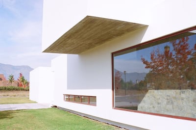 El vidrio antirrobo en la casa puede ser instalado en las ventanas o ventanales.