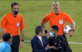 Insultos en árabe para Éber Aquino